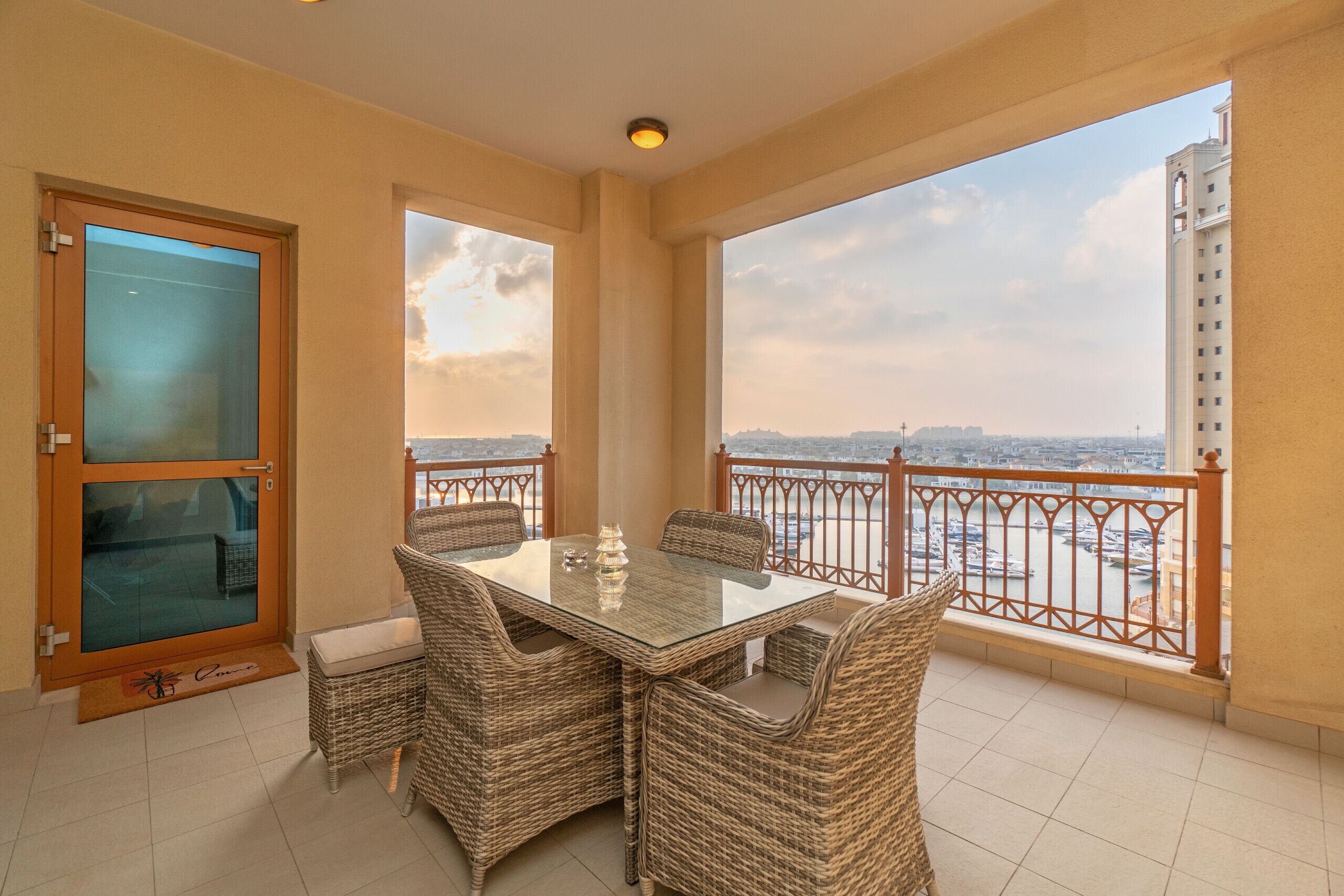 Splendid View 2 Bedroom Apartment in the Palm Jumeirah