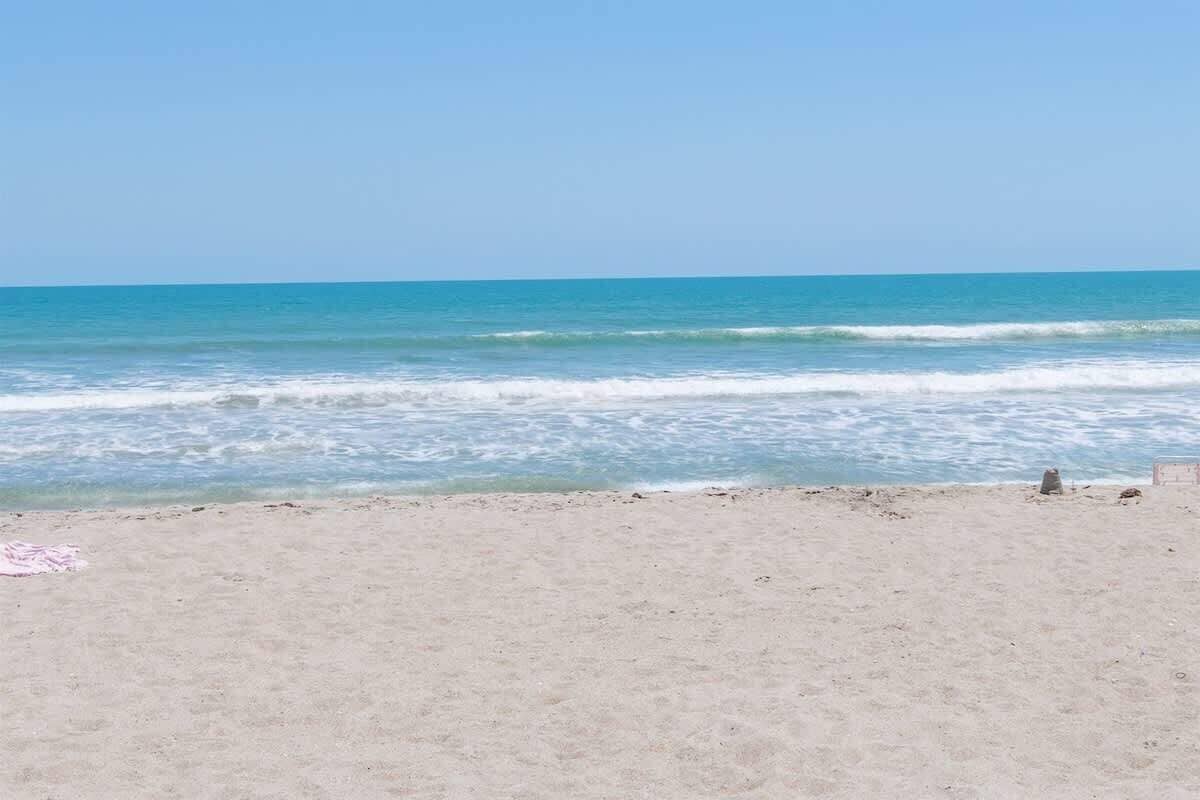 Poolside Paradise: 2B/2B Oceanfront Complex Steps