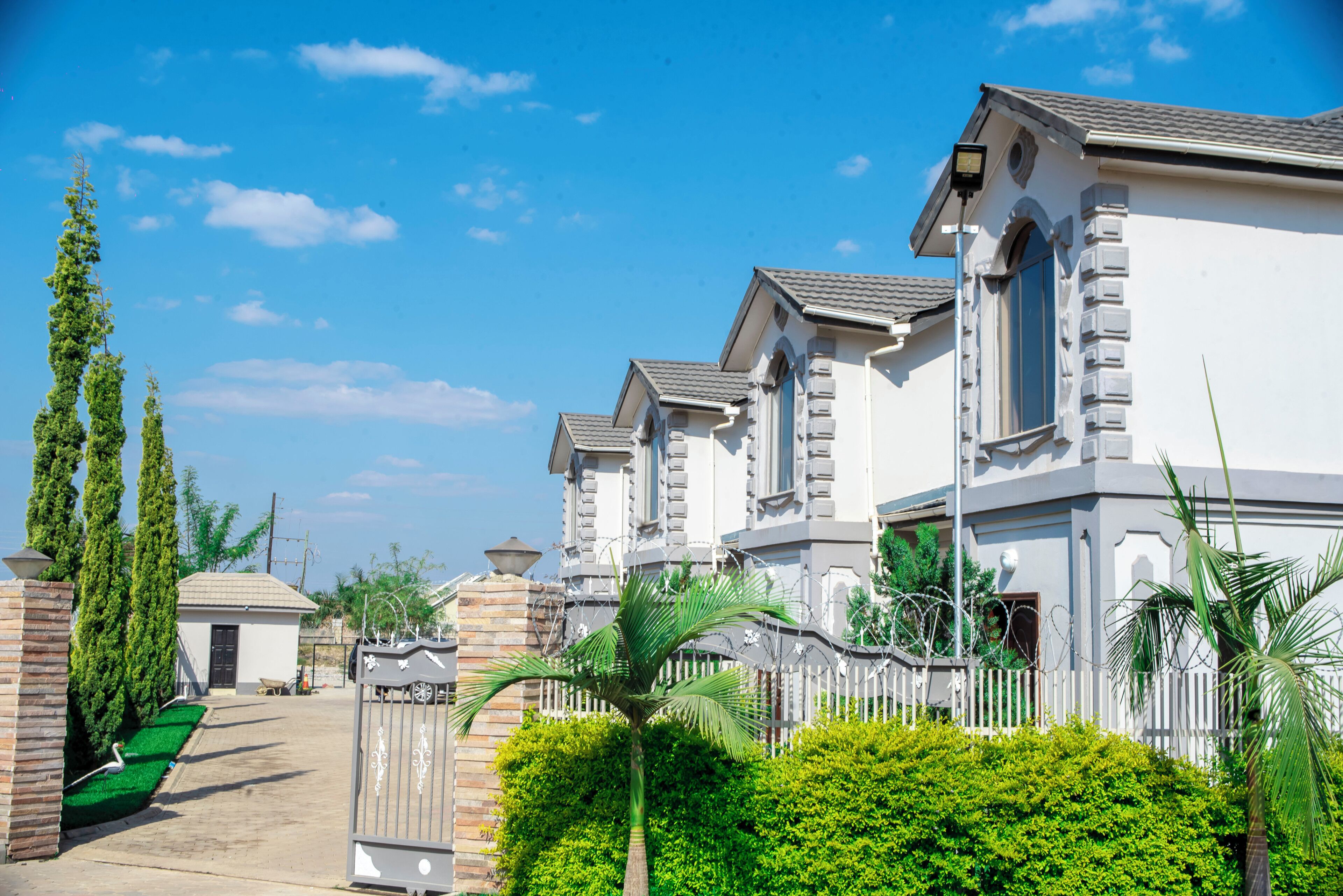 Lusaka Luxe - Your Private Oasis Awaits in the Heart of Zambia