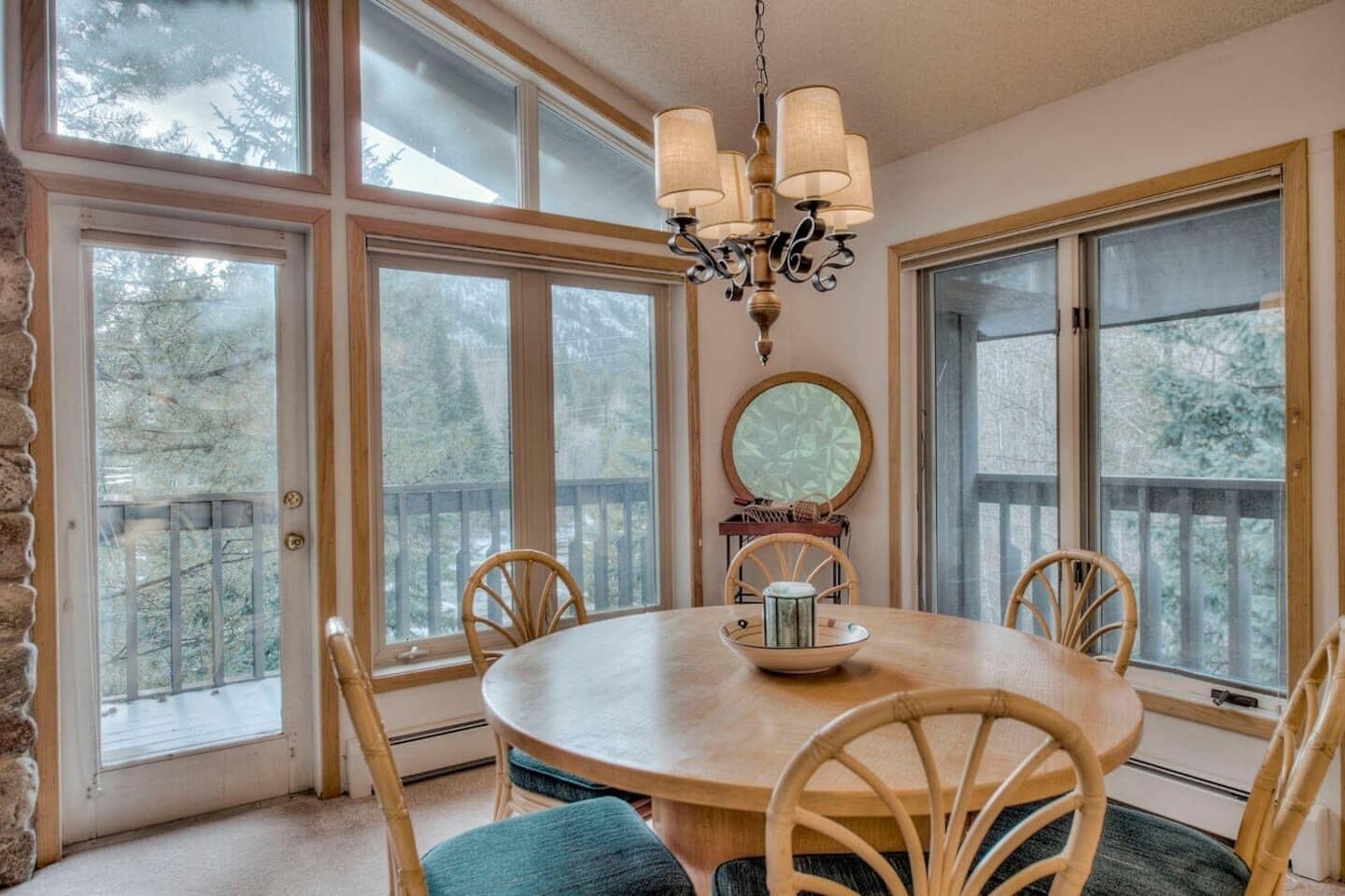 Stunning mountain views, walk to Frisco Main Street, Close to world class ski resorts