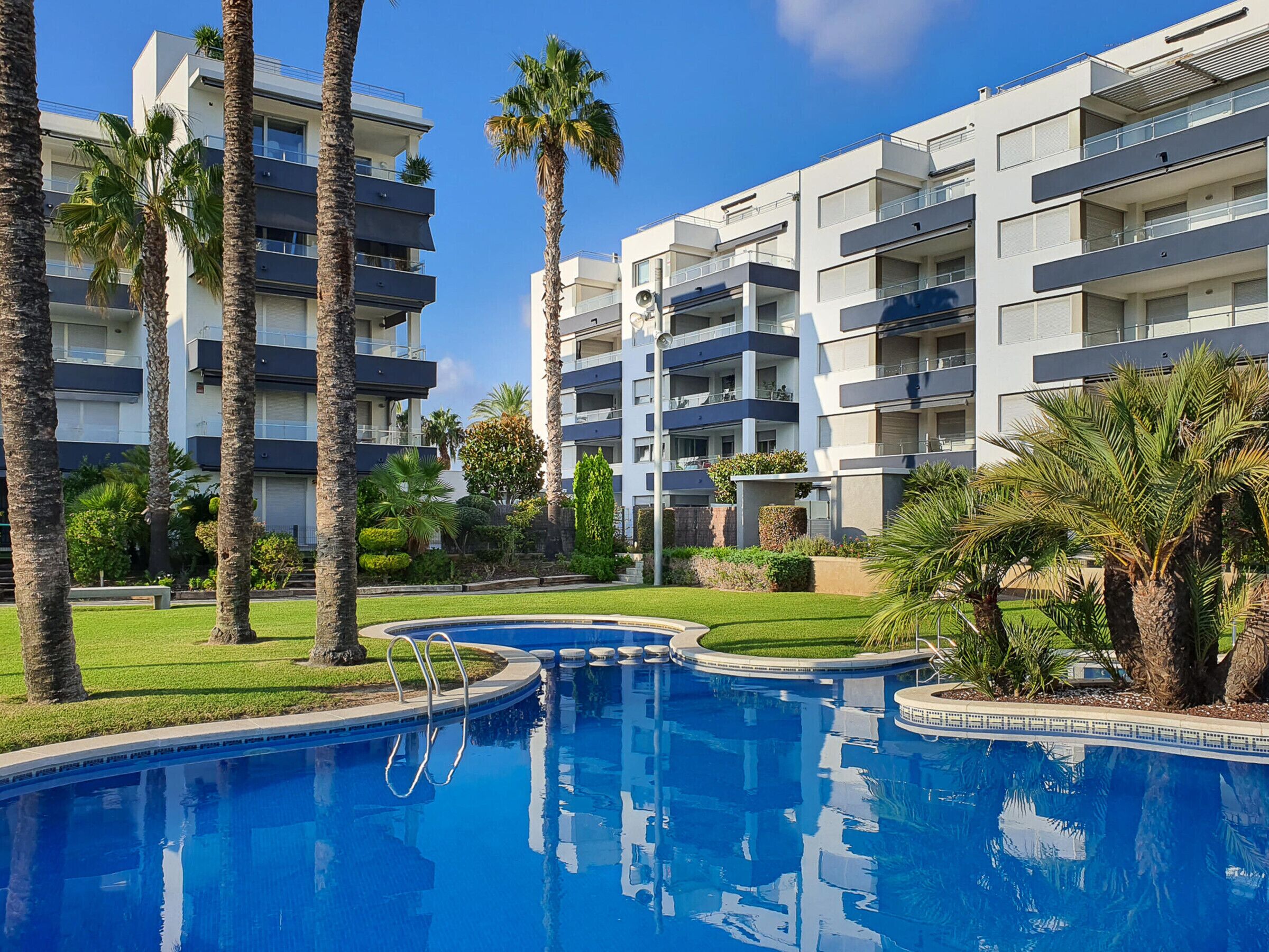 Duplex 3BR avec Piscine & Plage Proche, Parking Privé, Terrasses & Wi-Fi à Torredembarra