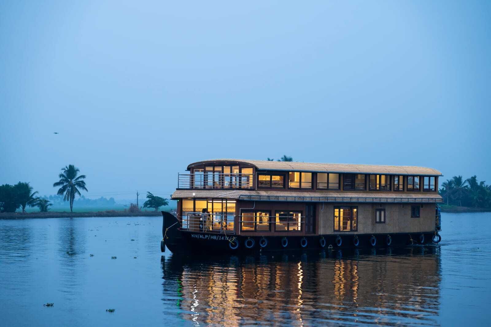 Honeymoon Houseboat