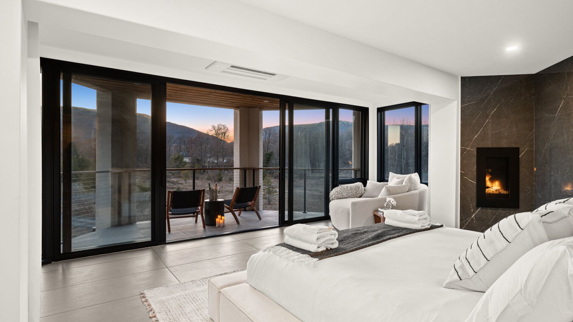 Private country estate on 14 acres w/ panoramic mountain views, 20 minutes...