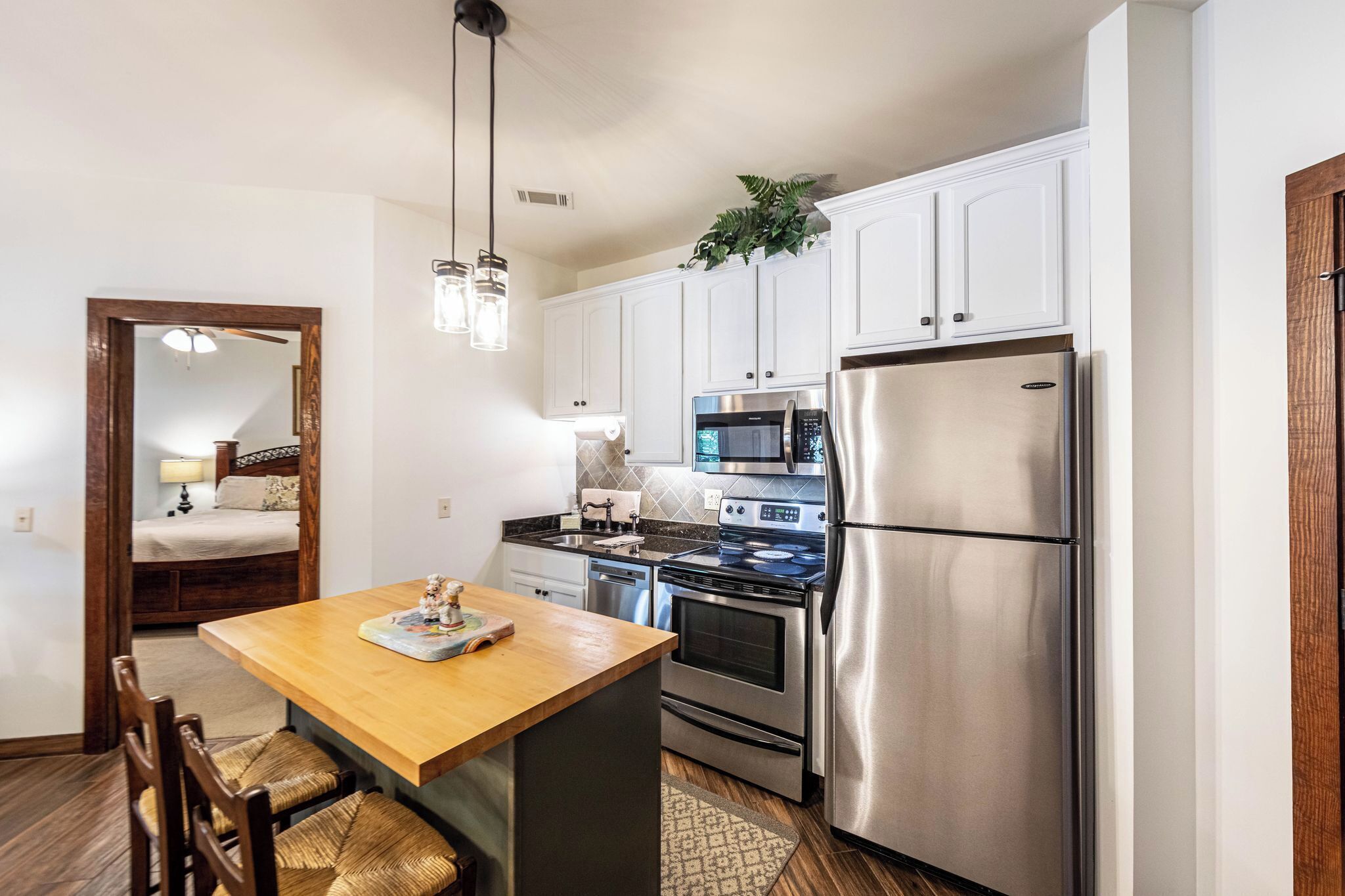 Waterfront Cuscowilla Villa 2 Bedroom Suite on Lake Oconee with assigned Boat Slip