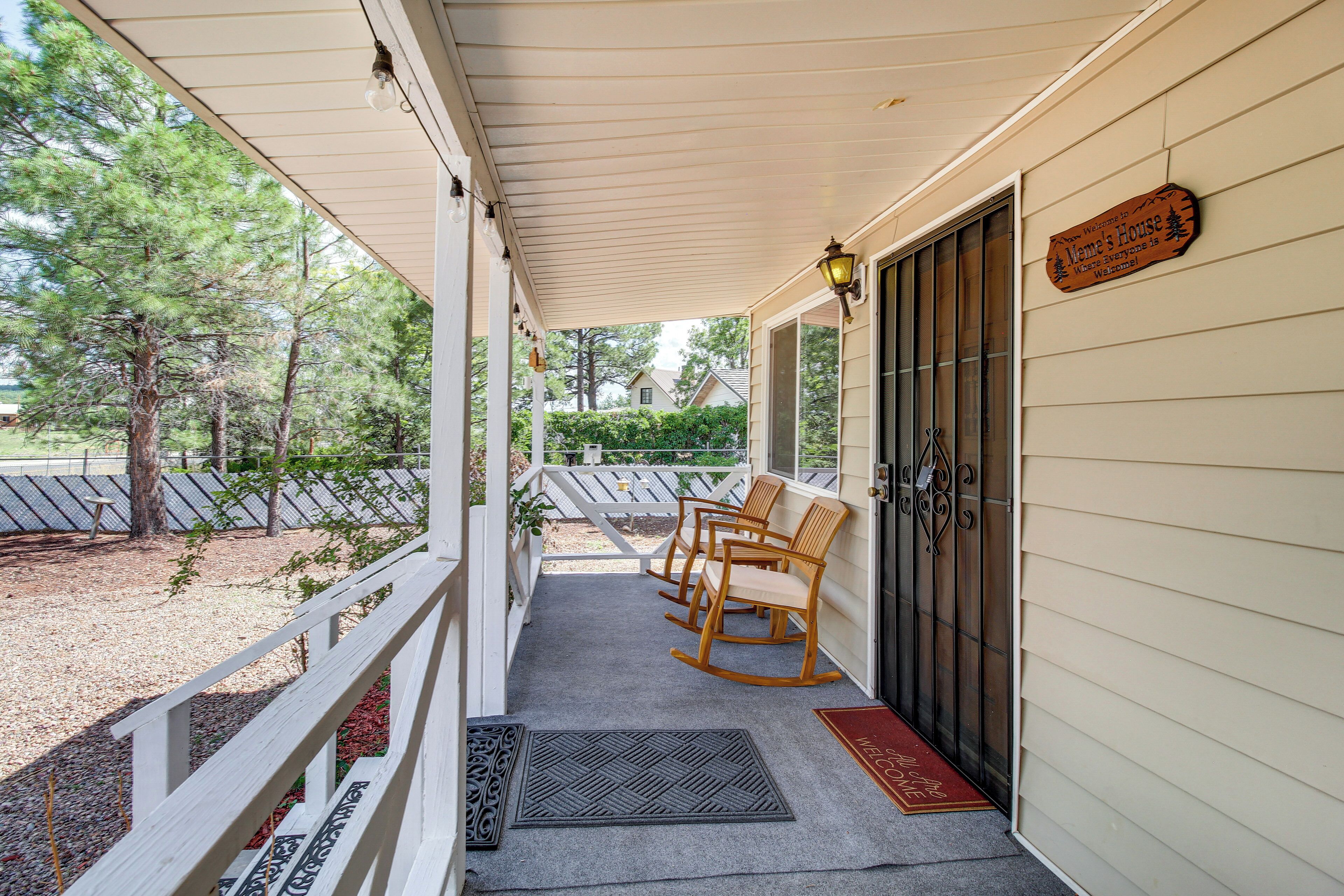 Furnished Porch + Gas Grill: Lakeside Cottage Stay